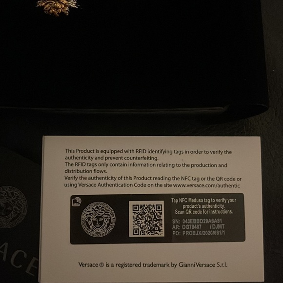 Versace “two tone” Cufflinks - Picture 7 of 9